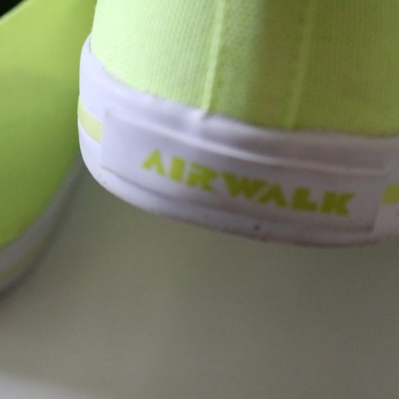 SOLD Unisex Airwalk Neon Canvas Legacee Sneakers - Picture 10 of 16